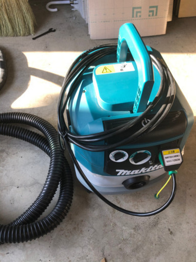 マキタ  VC0820 乾湿両用集塵機 水フィルタ標準装備 集じん容量8L