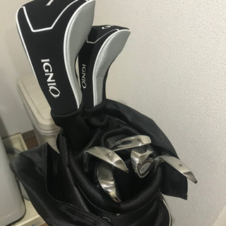 初心者用ゴルフセット(バッグ、クラブ8本、ボール)【買って半年】の画像