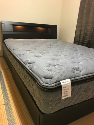 ダブルベッド　　マットレスフレーム付き　Serta