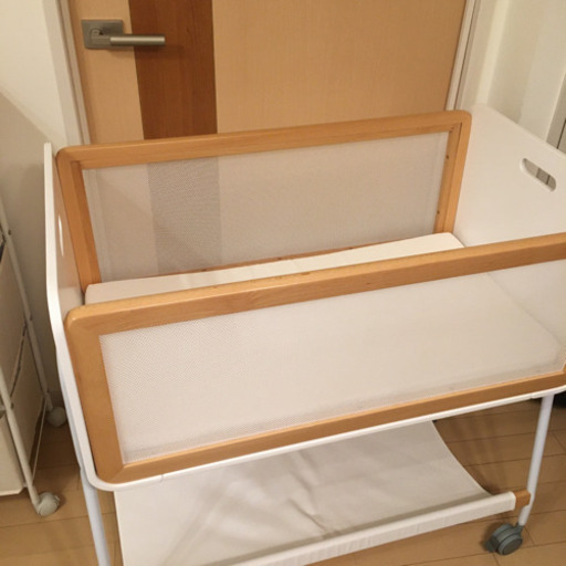 リリワゴン　ベビーベッド　ホワイト