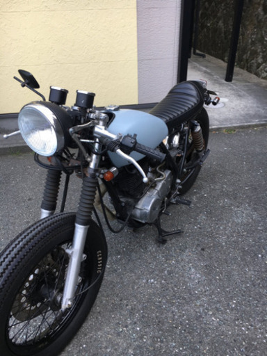 SR400  世田谷ベースカラー cafe custom 車検令和2年10月迄