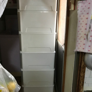 プラスチックの収納ケース