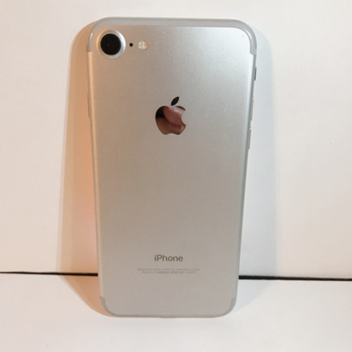 美品！iPhone7 32GB シルバー　SIMロック解除済み　SIMフリー