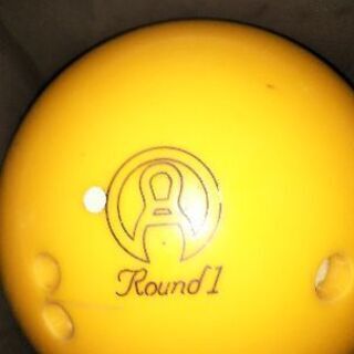 ボーリングのボール2個セットの画像