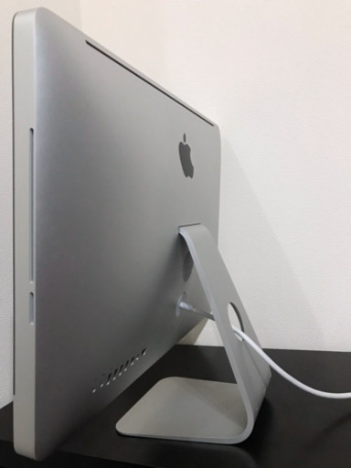 【中古】Apple iMac (21.5-inch, Mid 2011) （Magic Trackpad付）