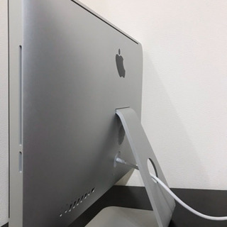 【中古】Apple iMac (21.5-inch, Mid 2011) （Magic Trackpad付）の画像