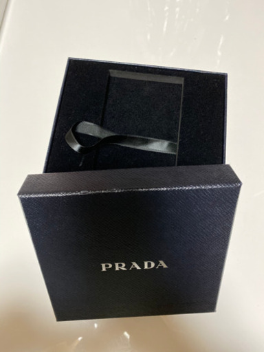 PRADA 空箱 イヤホン スマホ