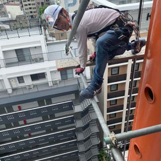 東京都内急募！超高待遇！鳶職 足場組み立て解体 鉄骨建て方タワークレーン建て方 風車 太陽光発電等重量物据付の画像