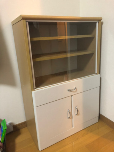 決まりました　食器棚　組み立て済み