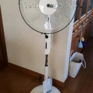 背の高い扇風機