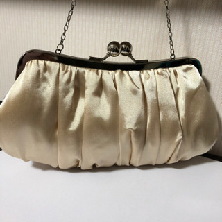 ベージュ　コサージュ付バッグ