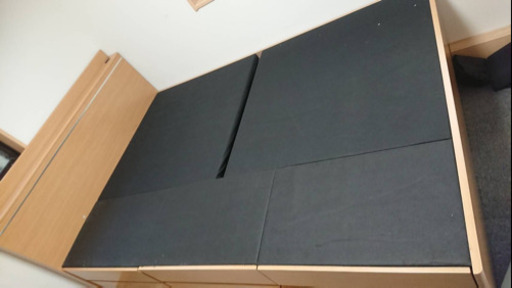 収納付きのダブルベッドです。