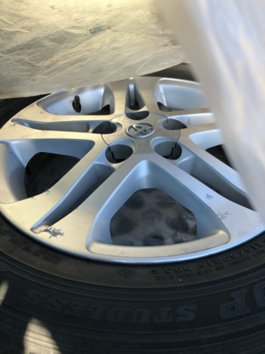 スタットレスとホイル付き