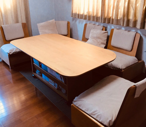ダイニングテーブル　キャスター付きテーブル　ベンチ収納