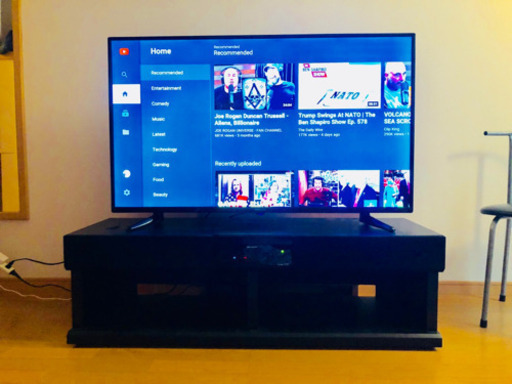 DWM.Make 50 インチ 4K テレビとサラウンドサウンドスタンド