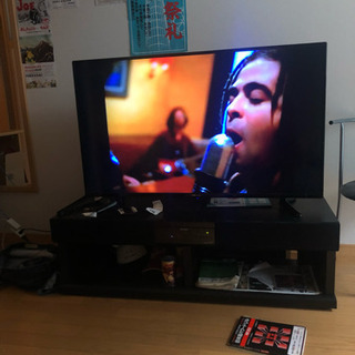 DWM.Make 50 インチ 4K テレビとサラウンドサウンドスタンド
