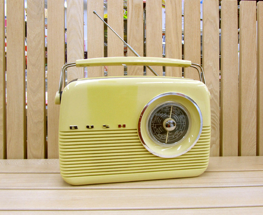 BUSH RADIO 3バンドラジオ TR82 ブッシュ ラジオ 株式会社ウエストクリーク レトロ調 ☆ PayPay(ペイペイ)決済可能 ☆ 札幌市 北区 屯田