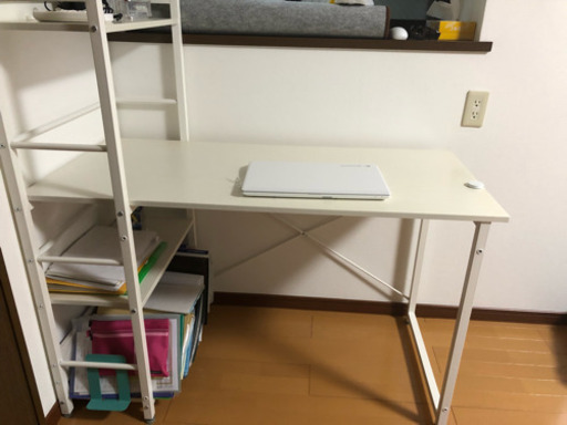 真っ白パソコンデスク 分解も出来ます。