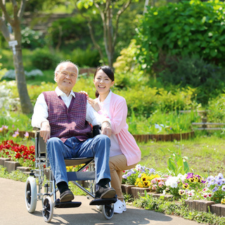 ＼月収23万円～／未経験でも安定して稼げる◎資格取得支援◎正社員登用あり！_ケアスタッフの画像