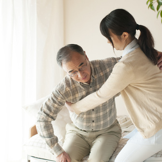 ＼月収23万円～／未経験でも安定して稼げる◎資格取得支援◎正社員登用あり！_ケアスタッフの画像