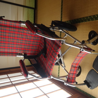 介助専用車いす　ほぼ新品(使用は二回のみ)　直接引き取り限定
