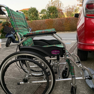明日明後日中⚠️折畳み車椅子差し上げますの画像