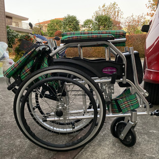 明日明後日中⚠️折畳み車椅子差し上げますの画像