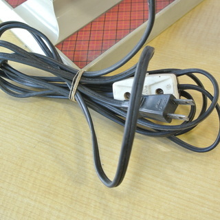 レトロな小型電気ストーブ　首を180度回転可能　東芝 SR-450の画像