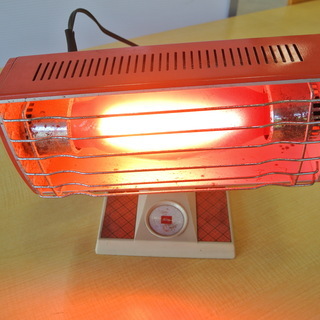 レトロな小型電気ストーブ　首を180度回転可能　東芝 SR-450の画像