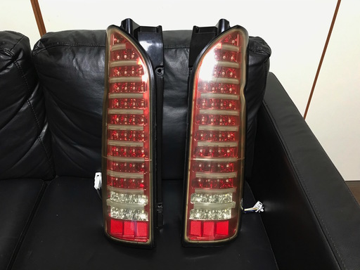 ハイエース 200系 クリア/レッドクローム LEDテールランプ 品番：60-1351B 左右セット 中古