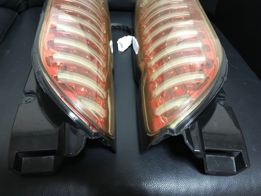 ハイエース 200系 クリア/レッドクローム LEDテールランプ 品番：60-1351B 左右セット 中古