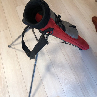 スタンド式クラブケースとクラブ4本