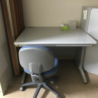 スチール製オフィスデスク