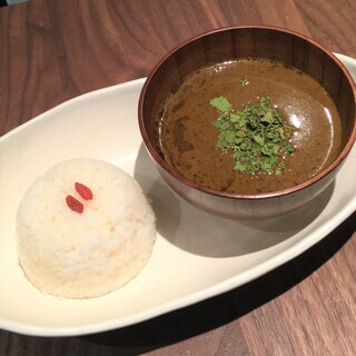 【スパイスカレー新海 神谷町店】神谷町・虎ノ門でスパイスカレーランチのホールスタッフ募集／週２日～OK／主婦・学生・フリーターにぴったりの画像