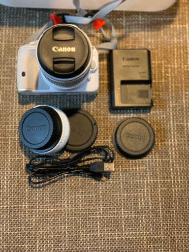 canon eos kiss x7ホワイト3年程前に購入しました殆ど使用せず自宅保管大きな傷凹みはありません動作確認済みです写真が全てですハクバのカメラバック付きお気軽に質問下さい