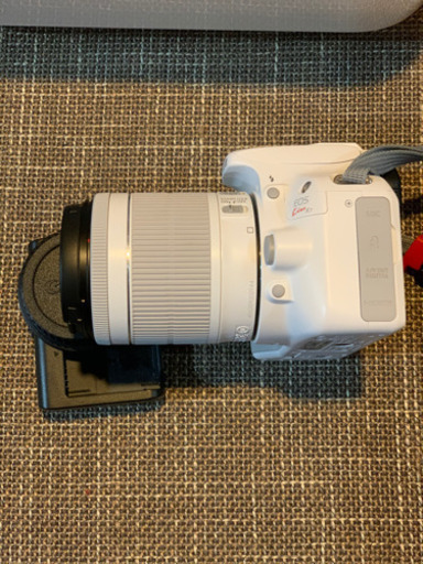 canon eos kiss x7ホワイト3年程前に購入しました殆ど使用せず自宅保管大きな傷凹みはありません動作確認済みです写真が全てですハクバのカメラバック付きお気軽に質問下さい