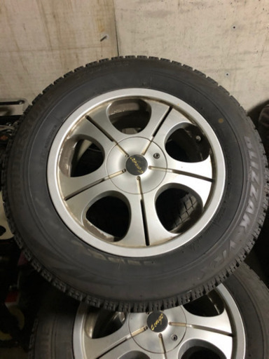 215/65R16 ブリジストン　VRX   アルヴェル等に