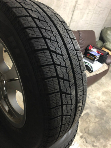215/65R16 ブリジストン　VRX   アルヴェル等に