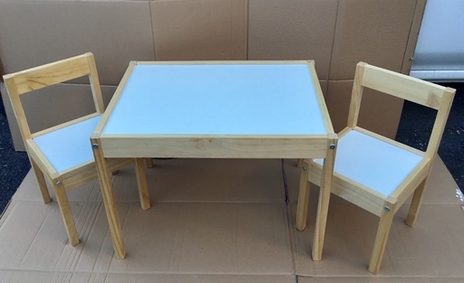 ＜格安美品＞IKEA・LATT 子供用テーブル・チェア2脚付