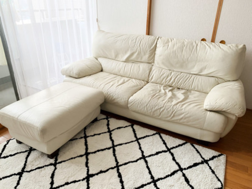 白レザーソファー