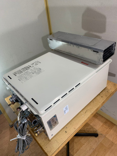 リンナイ/Rinnai ガス給湯器　24号オート　都市ガス用 野外壁掛型　リモコン付　RUF-A2405AW