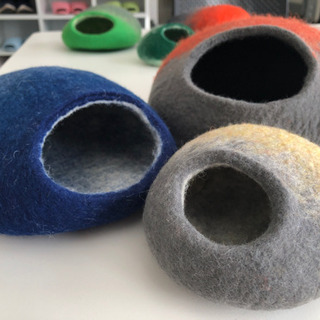 羊毛フェルトのまんまる寝床作りの画像