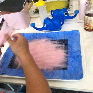 羊毛フェルトのまんまる寝床作りの画像