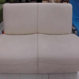 二人掛けお洒落なソファ ホワイト 幅125cm×奥行77cm×高さ75cm ソファ ソファー 苫小牧西店の画像