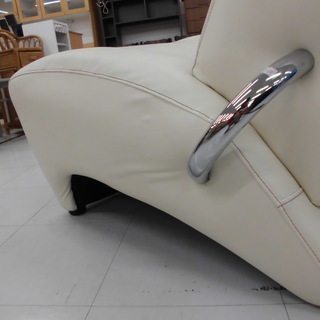 二人掛けお洒落なソファ ホワイト 幅125cm×奥行77cm×高さ75cm ソファ ソファー 苫小牧西店の画像