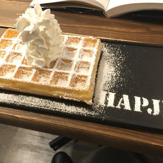 ベルギーカフェで本格ワッフルを楽しみましょう。