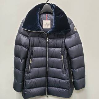 モンクレール売れています。創業３４年のリサイクルブティックです。...