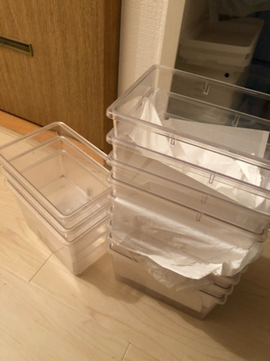 引き取り限定 冷やし虫家二台他ケース、菌糸ボトルなど