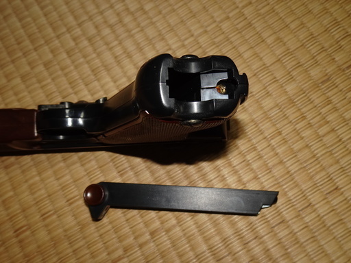 ガスガンです　ファルコントーイのルガーです