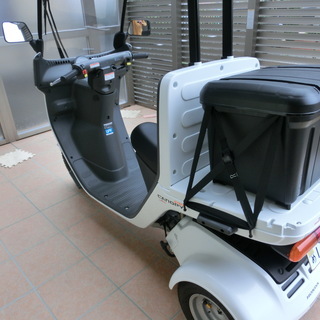 2018.5年登録　ジャイロキャノピー　ほぼ新車　400キロ　自賠責保険付き　令和5/5/15　屋内保管　雨天未走行。専用車体カバー付き。の画像